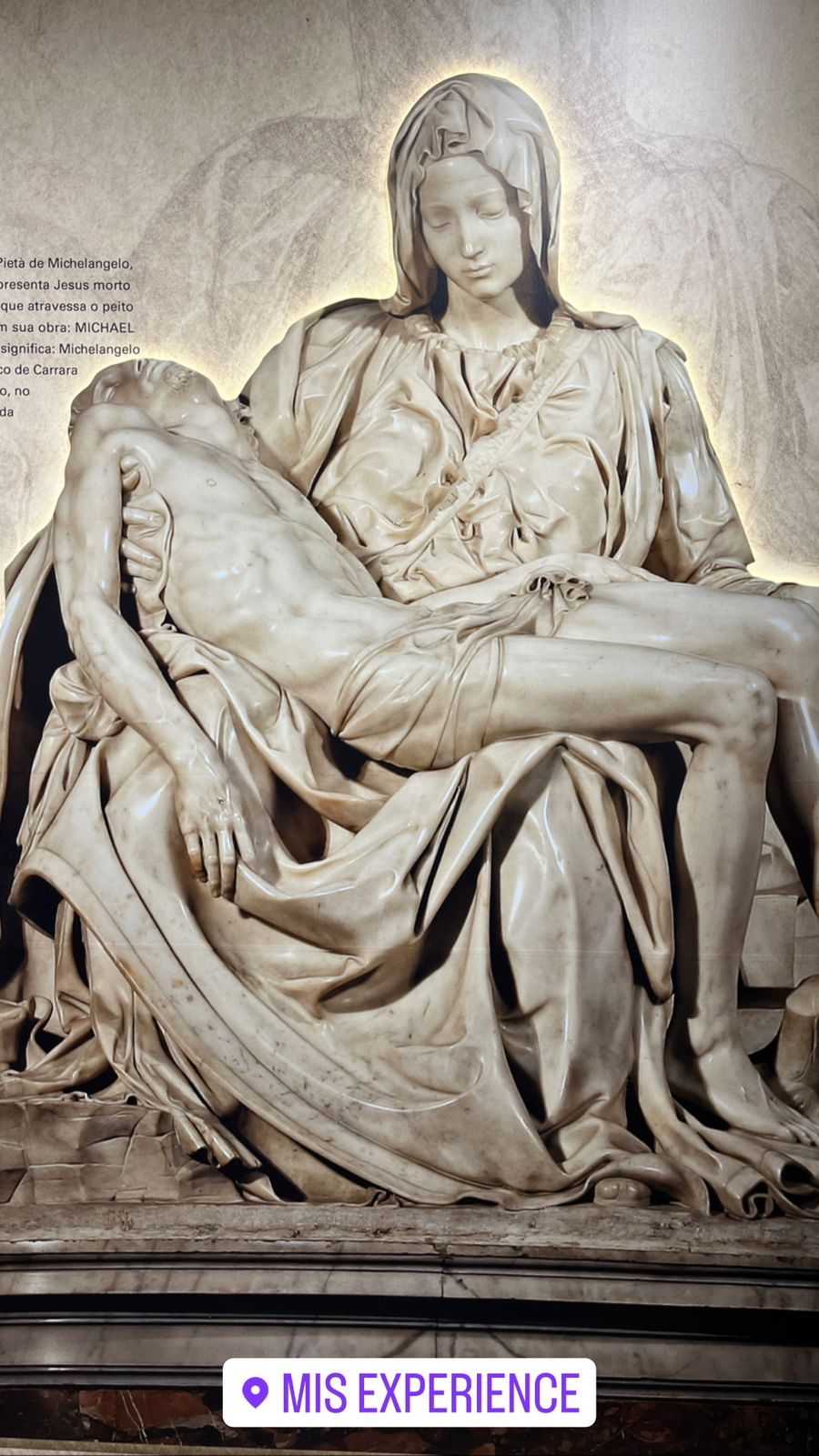 Réplica da Pietà, de Michelangelo, na exposição imersiva (2023)